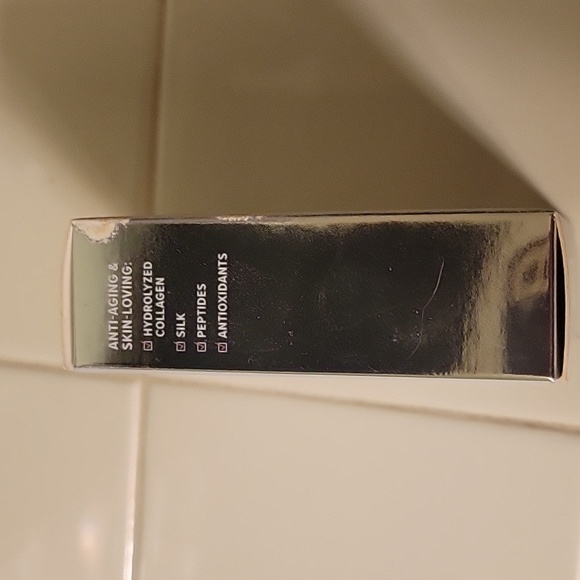 it Cosmetics Celebration Foundation - Picture 3 of 6